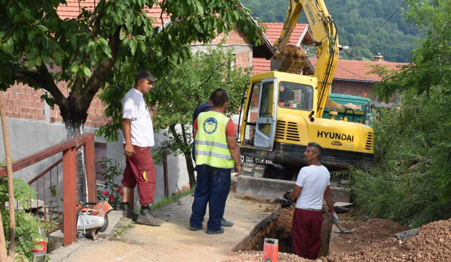(FOTO) Rekonstrukcija vodovodne i kanalizacione mreže u Ulici Aleksandra Puškina