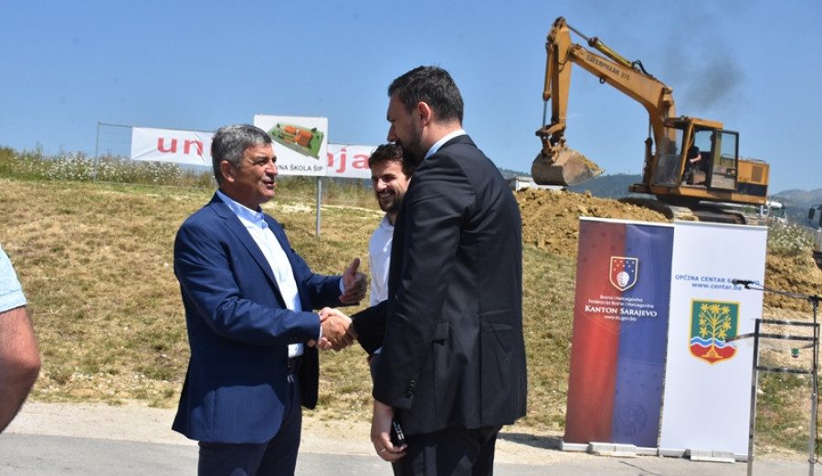 (FOTO) Danas počela izgradnja škole na Šipu