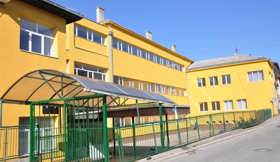 Uskoro započinju radovi na proširenju trotoara ispred Osnovne škole „Alija Nametak“