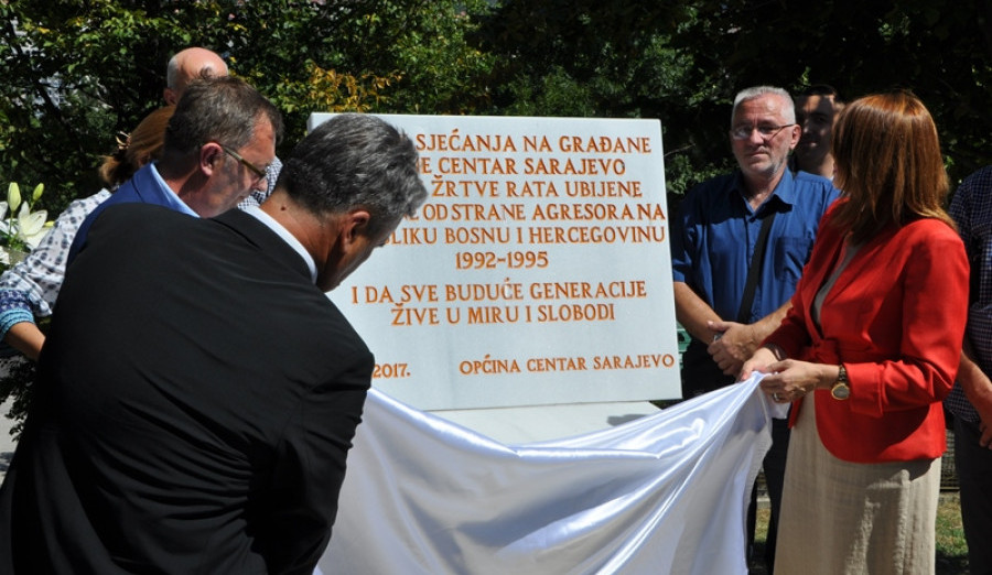 Svečano otkriven spomenik palim borcima i civilnim žrtvama rata