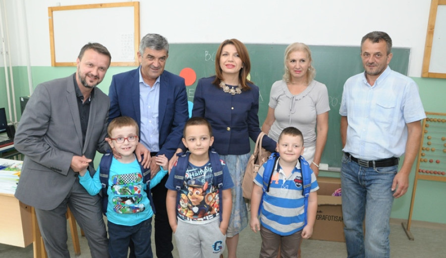 Učenicima Centra za slušnu i govornu rehabilitaciju uručeni školski ruksaci