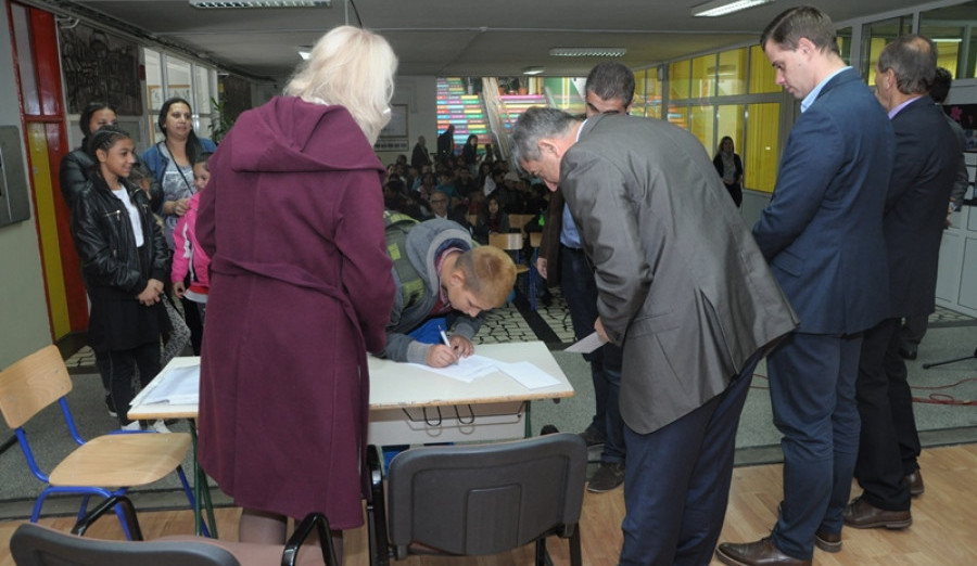 Nastavljena podrška redovnom školovanju romske djece