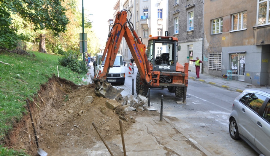 U Centru započeli radovi na izgradnji niša za kontejnere