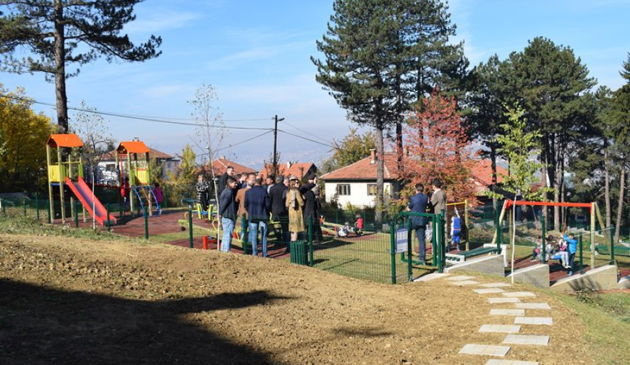 Najmlađi sugrađani Soukbunara dobili dva igrališta