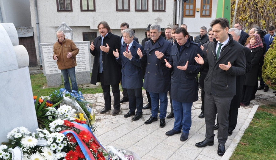 Na Dan državnosti BiH položeno cvijeće na spomen-obilježja
