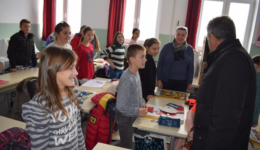 Općina Centar donirala kompjutere školi u Kiseljaku