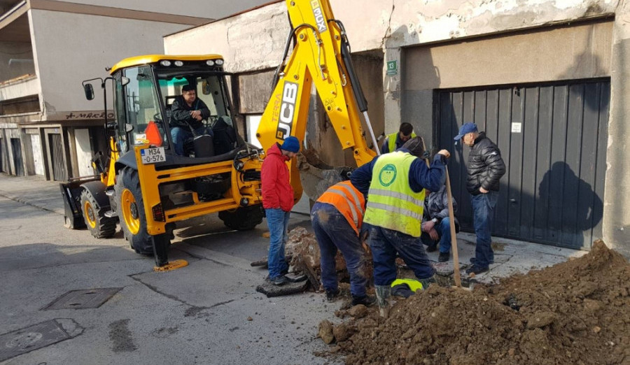 Ajnadžić razgovarao sa predstavnicima KJKP Vodovod i kanalizacija, prioritet rješavanje isticanja vode u Ulici Mehmeda Spahe