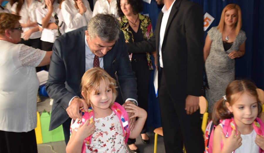 Prvačići će ove godine od Općine Centar uz školske torbe i pribor dobiti i knjige
