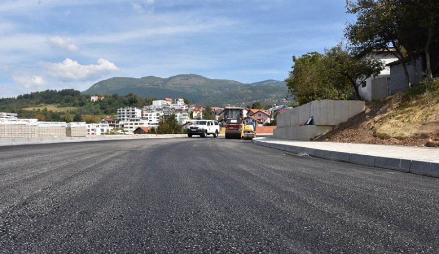 Završena izgradnja nove saobraćajnice kod Klinike za ginekologiju i porodiljstvo na Jezeru