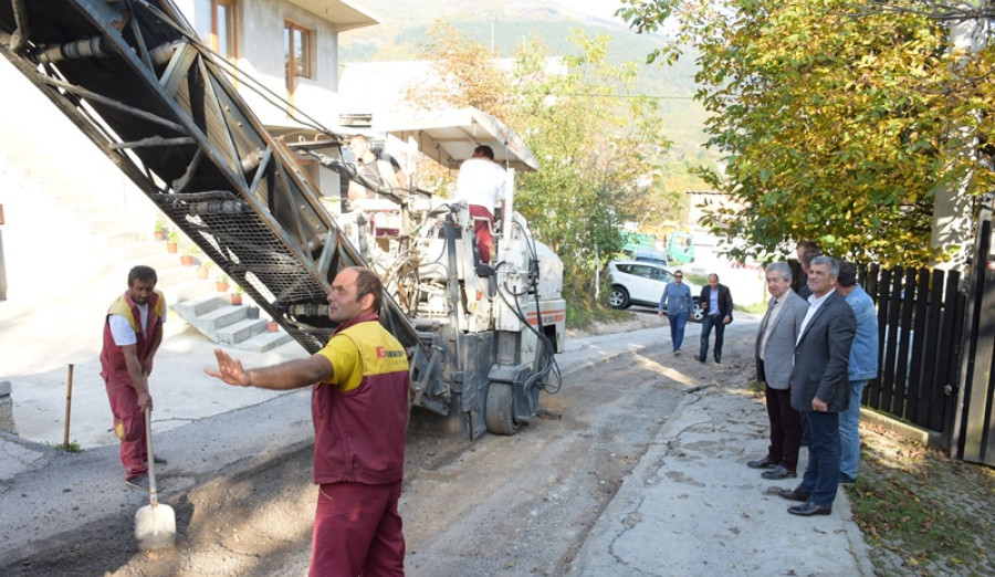 Uređenje dijela Ulice Armije RBiH na Kromolju zahvaljujući povoljnim vremenskim uslovima se odvija planiranom dinamikom 