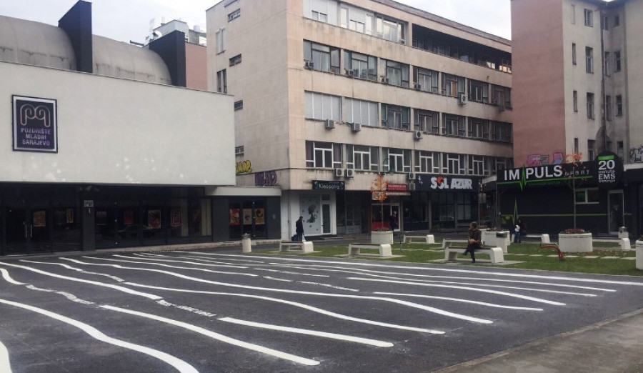 Uređen trg ispred Pozorišta mladih 