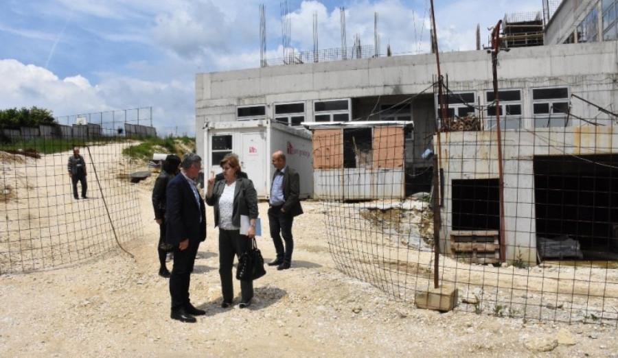 Sutra potpisivanje ugovora u vezi izgradnje vrtića „Razigrani dani“ i škole na Šipu