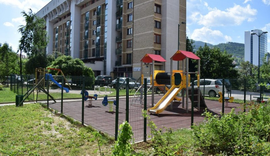 Izbjegavati okupljanje na igralištima