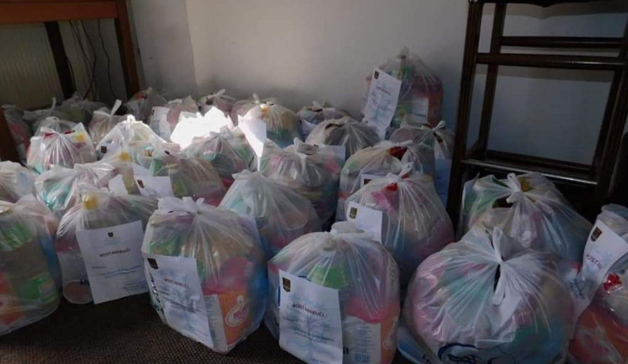 Počela podjela paketa za porodice učenika koji se nalaze na spisku besplatnih užina