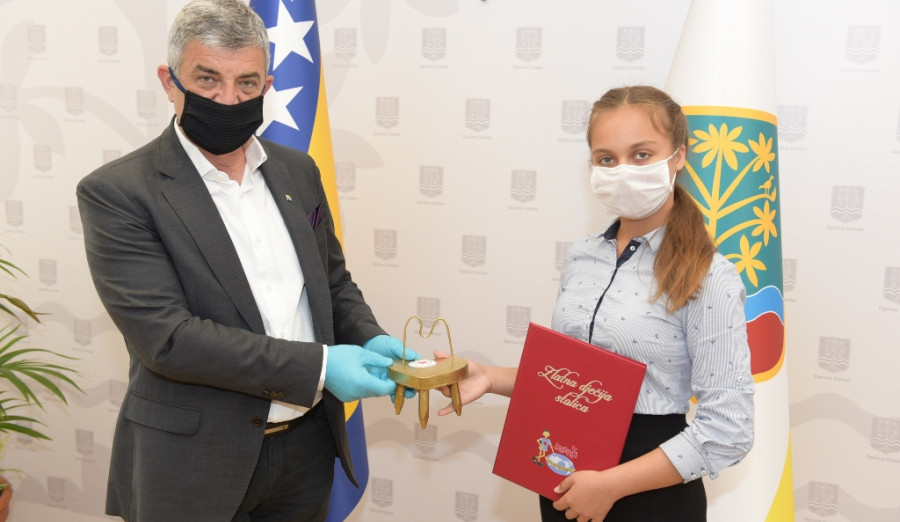 Ajnadžiću uručeno priznanje Prve dječije ambasade "Međaši"