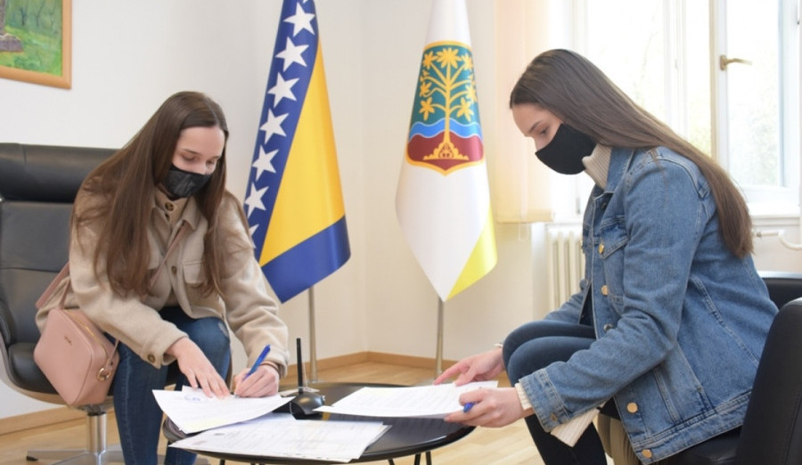 Počela isplata stipendija za još 154 učenika i studenta