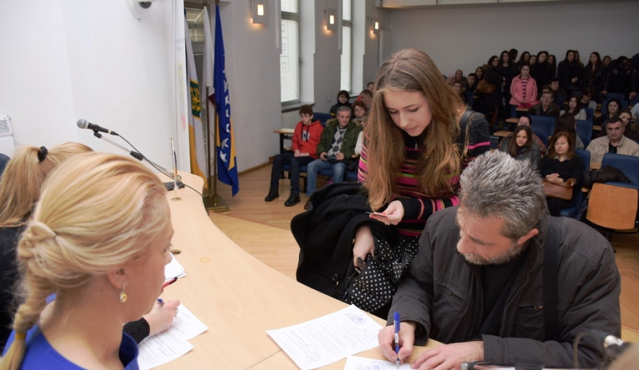 Općina Centar će dodatno stipendirati 141 srednjoškolca i studenta