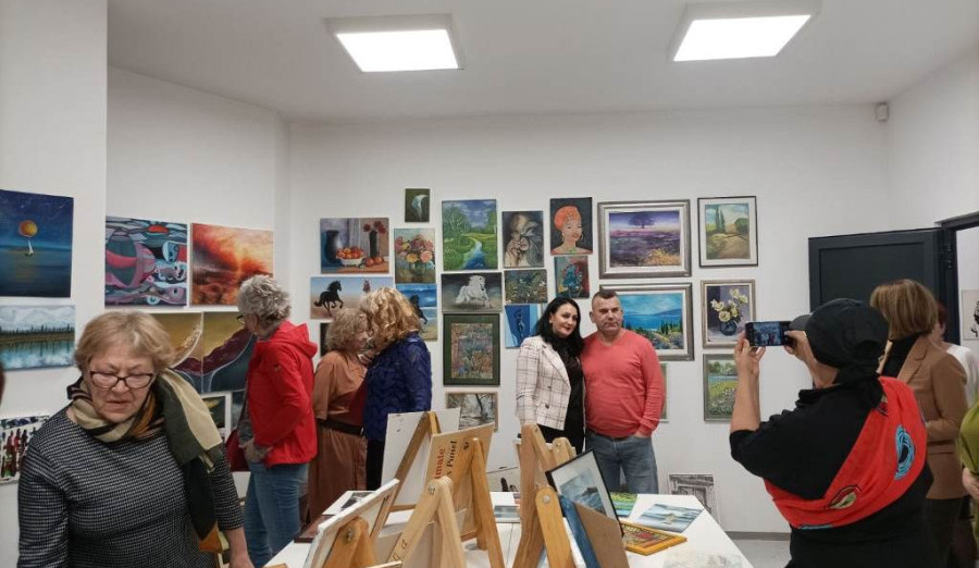 Otvorena prodajna izložba članova likovne i kreativne sekcije