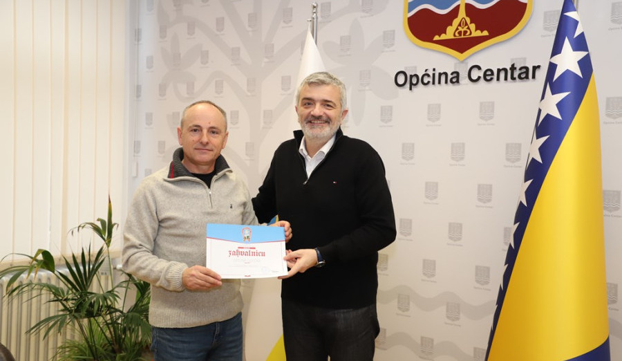 Uručena zahvalnica načelniku Srđanu Mandiću 