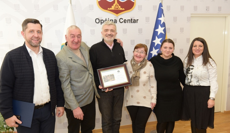 Uručena zahvalnica načelniku Srđanu Mandiću