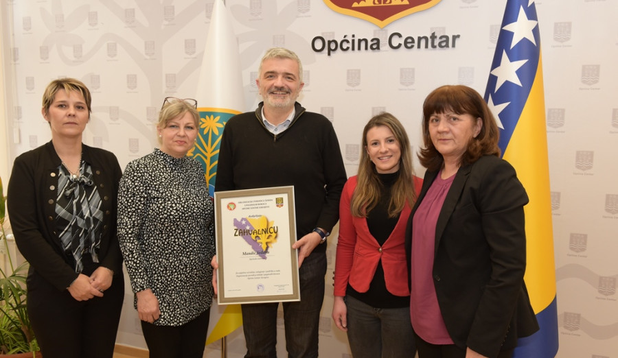 Uručena zahvalnica načelniku Srđanu Mandiću