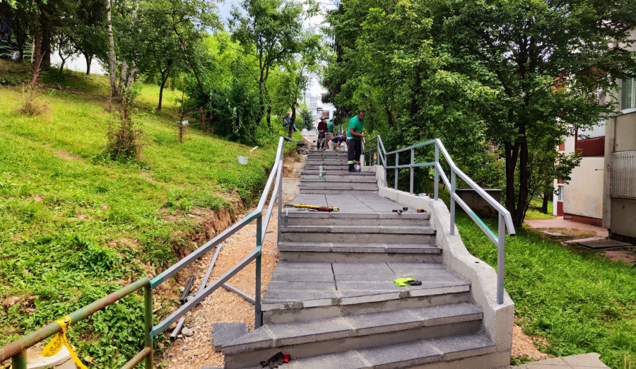 Rekonstrukcija i sanacija stepeništa i pješačkih staza u Centru