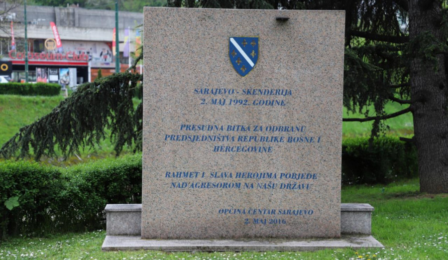 Polaganje cvijeća na mezarju Kovači i spomen obilježja 2. maja