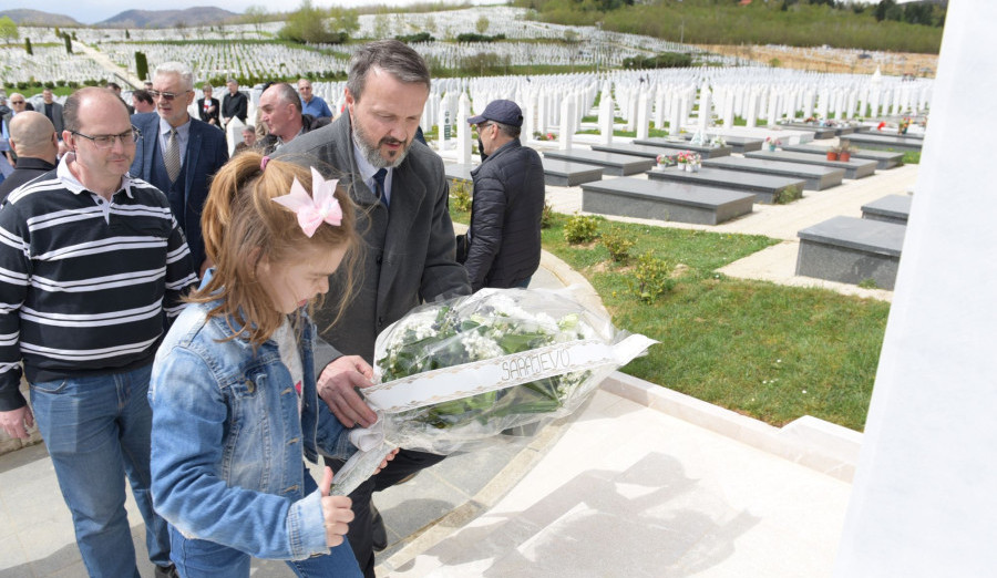Otkriveno centralno spomen-obilježje