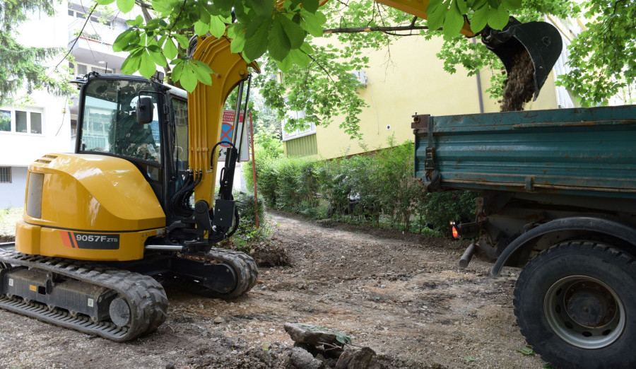 Asfaltiranje priključne saobraćajnice u Ulici Rizaha Štetića