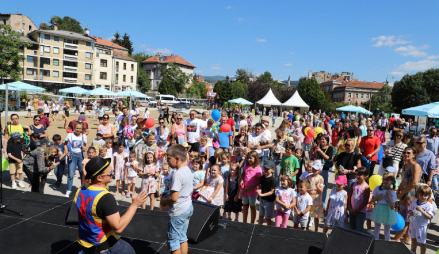 Poziv za podnošenje zahtjeva za korištenje javne površine u parku Hastahana