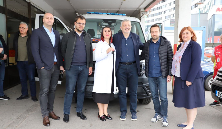 Načelnik Mandić uručio ključeve novog sanitetskog vozila