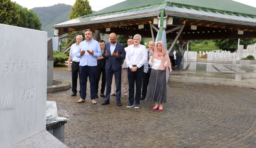 Delegacija Općine Centar posjetila Memorijalni centar Srebrenica-Potočari