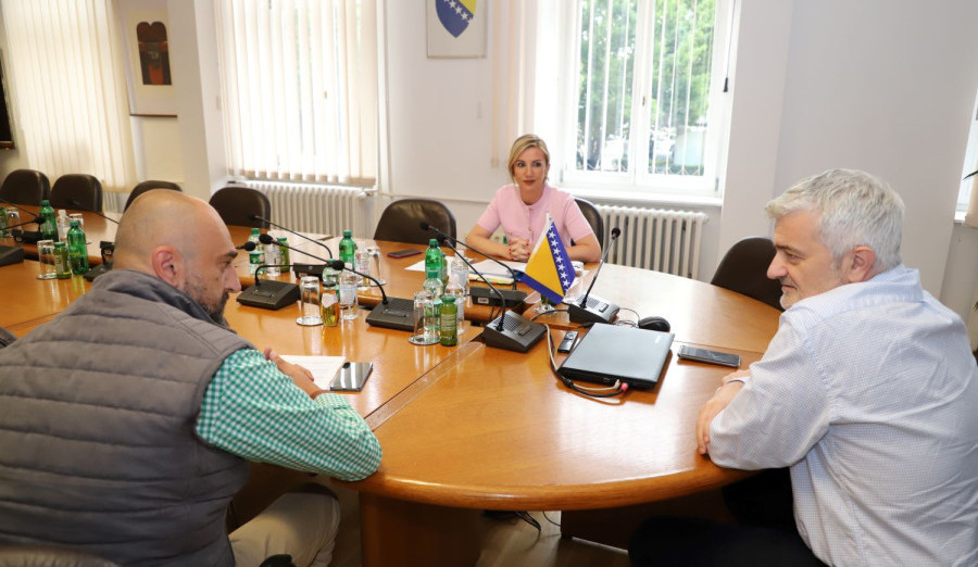 Prva lokalna zajednica koja je uvela novčanu pomoć za mlade koji izlaze iz alternativne brige