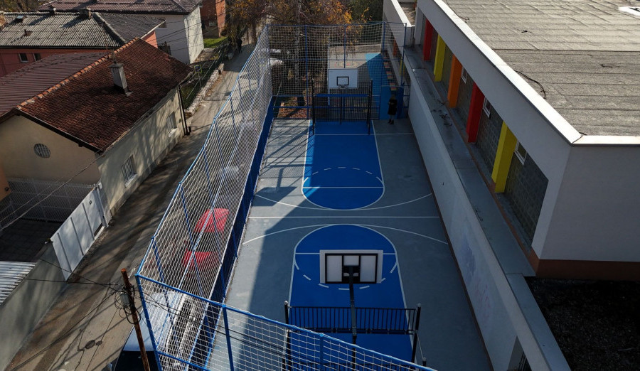 Učenici Osnovne škole „Hasan Kikić“ dobili novo moderno igralište