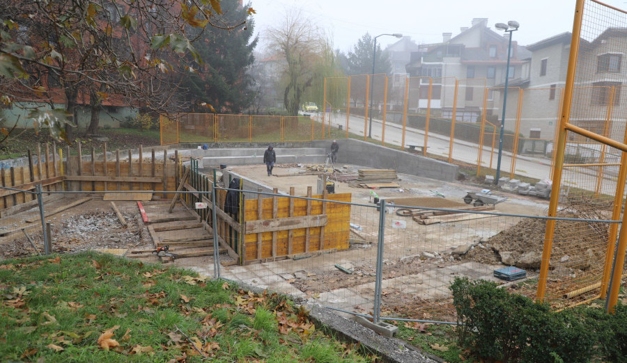 U toku je uređenje sportskog igrališta u naselju Breka