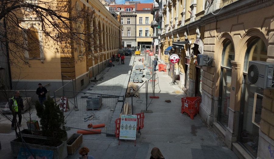 Načelnik Mandić obišao radove na popločavanju Gajevog trga