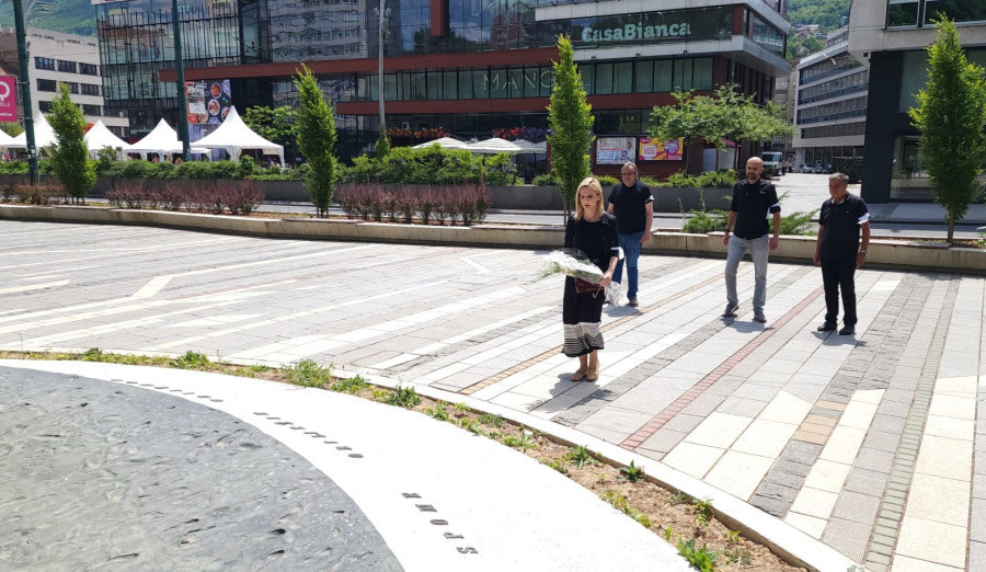Dan bijelih traka obilježen kod Spomen-obilježja ubijenoj djeci opkoljenog Sarajeva