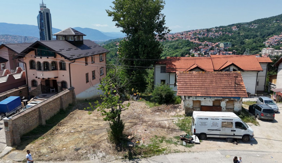 Uklonjen bespravno izgrađeni ruševni objekat na Gorici