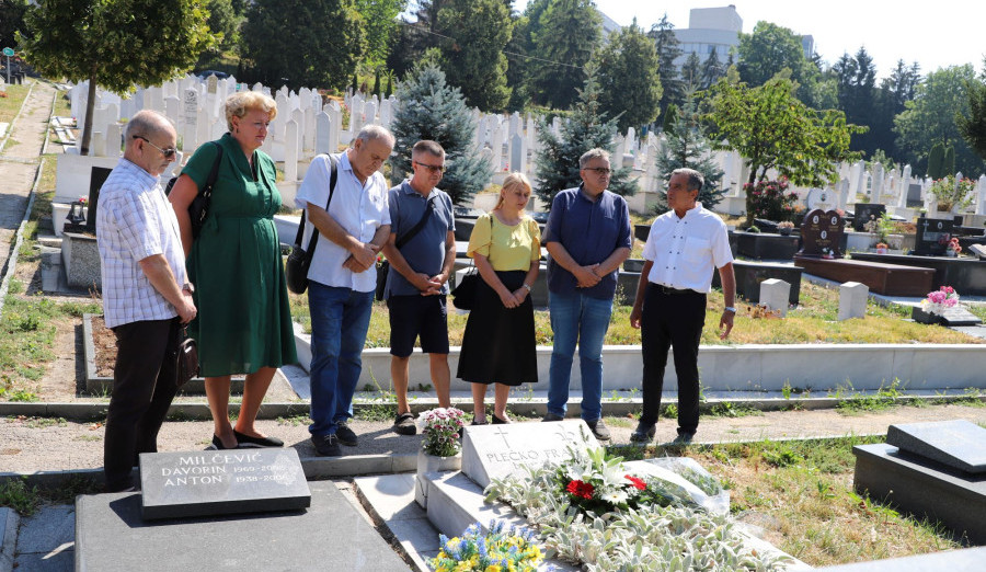 Položeno cvijeće na posljednjem počivalištu brigadira Franje Plečke